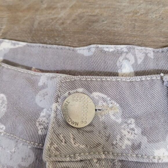 Tinseltown Floral Rose Denim Flap Pocket Cuffed Shorts‎ Gray Womens Size 9 Denim - Picture 7 of 12